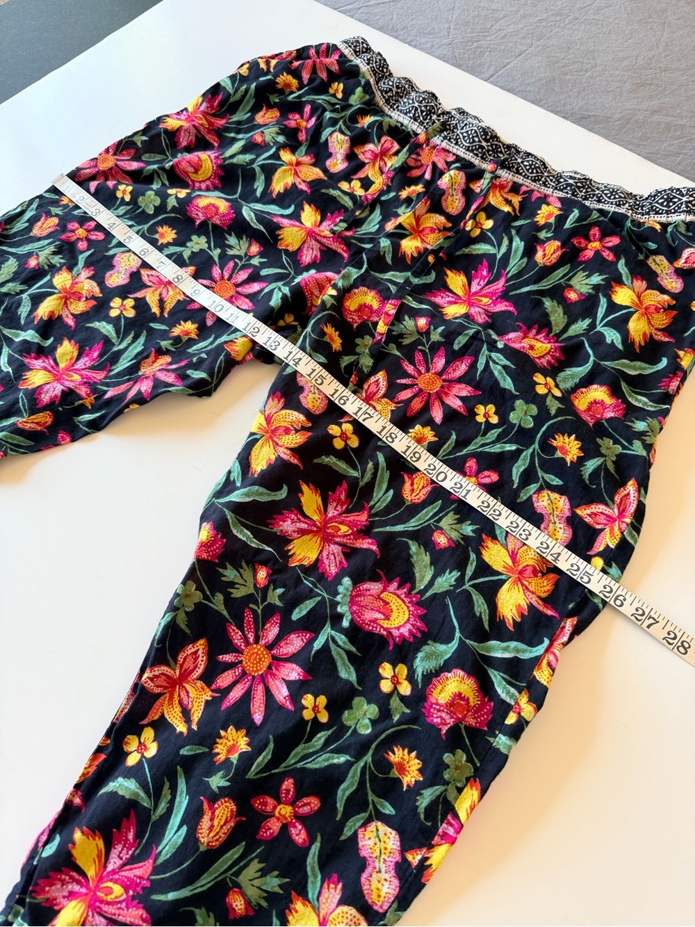 Sundance Leia cotton cropped pants, floral print, pull up draw string size L - Picture 5 of 14
